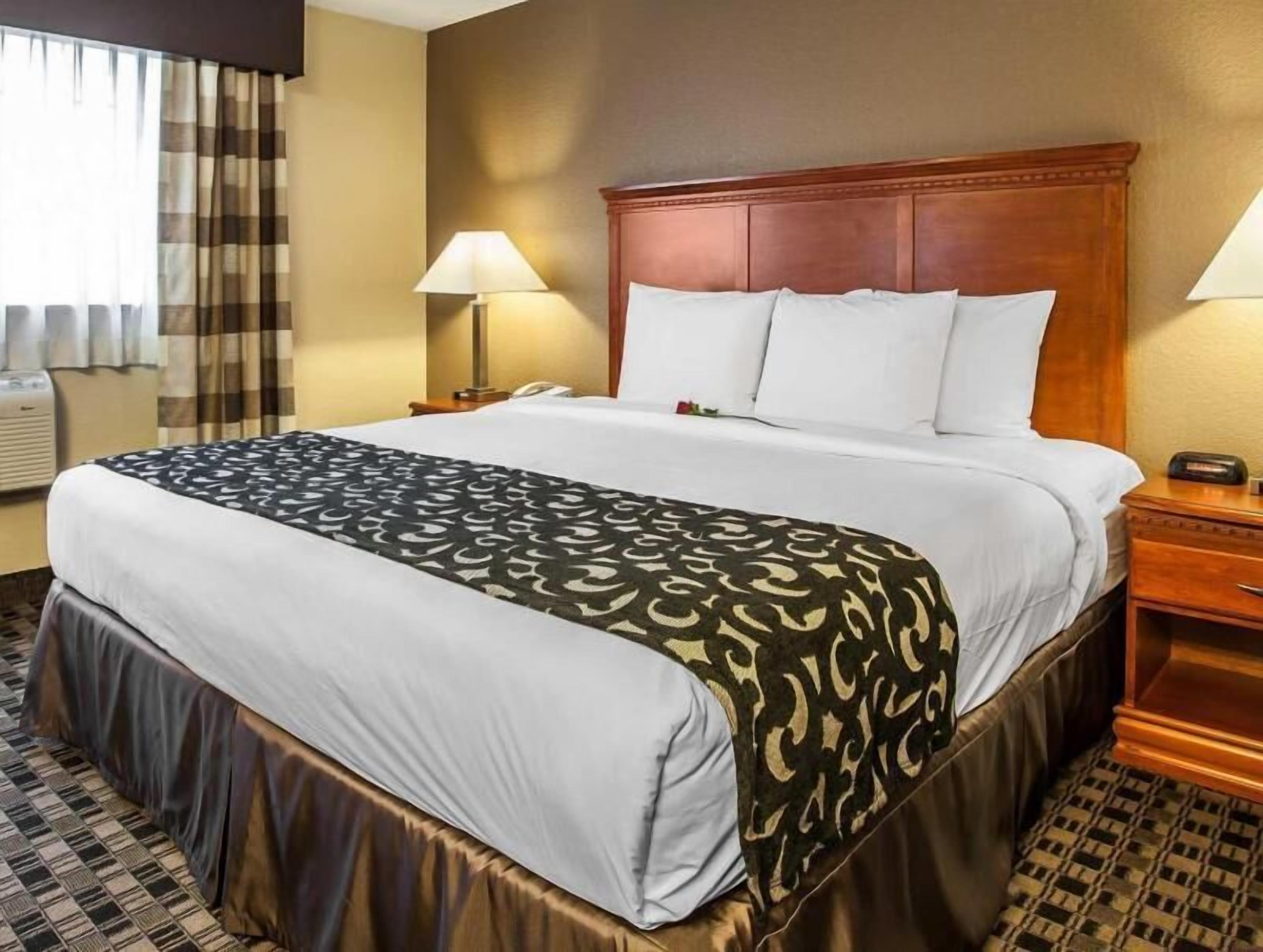 In-room safe, individually decorated, individually furnished, desk