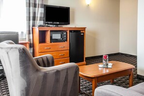 Suite, 1 King Bed with Sofa bed, Non Smoking | In-room safe, individually decorated, individually furnished, desk - Clarion Inn Renton - Seattle (Renton)