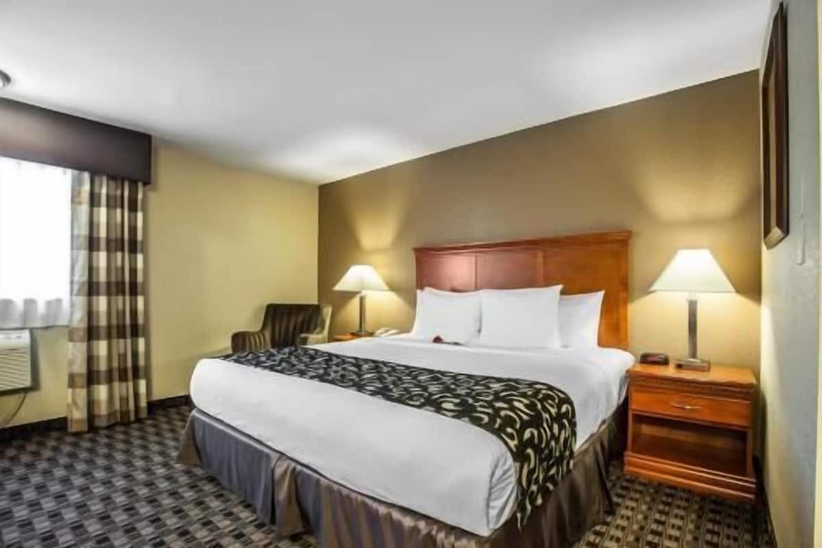 In-room safe, individually decorated, individually furnished, desk