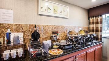 Desayuno completo gratuito y diario