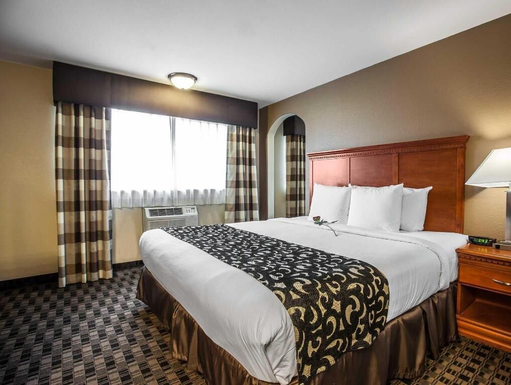 In-room safe, individually decorated, individually furnished, desk