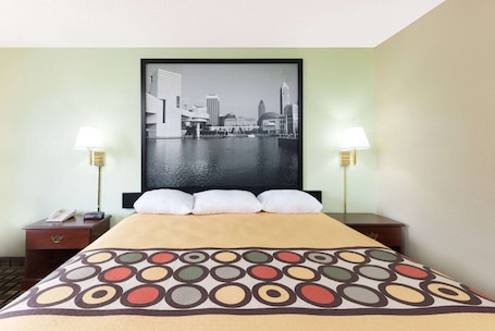 Desk, soundproofing, free cots/infant beds, free WiFi. Super 8 by Wyndham Twinsburg/Cleveland Area