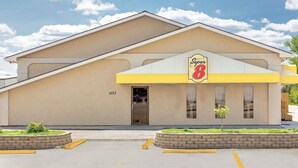 A building with a yellow awning and a sign that reads "Super 8". - Super 8 by Wyndham Norfolk (Norfolk)