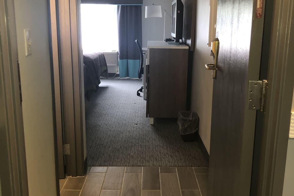Super 8 by Wyndham Manchester Airport
