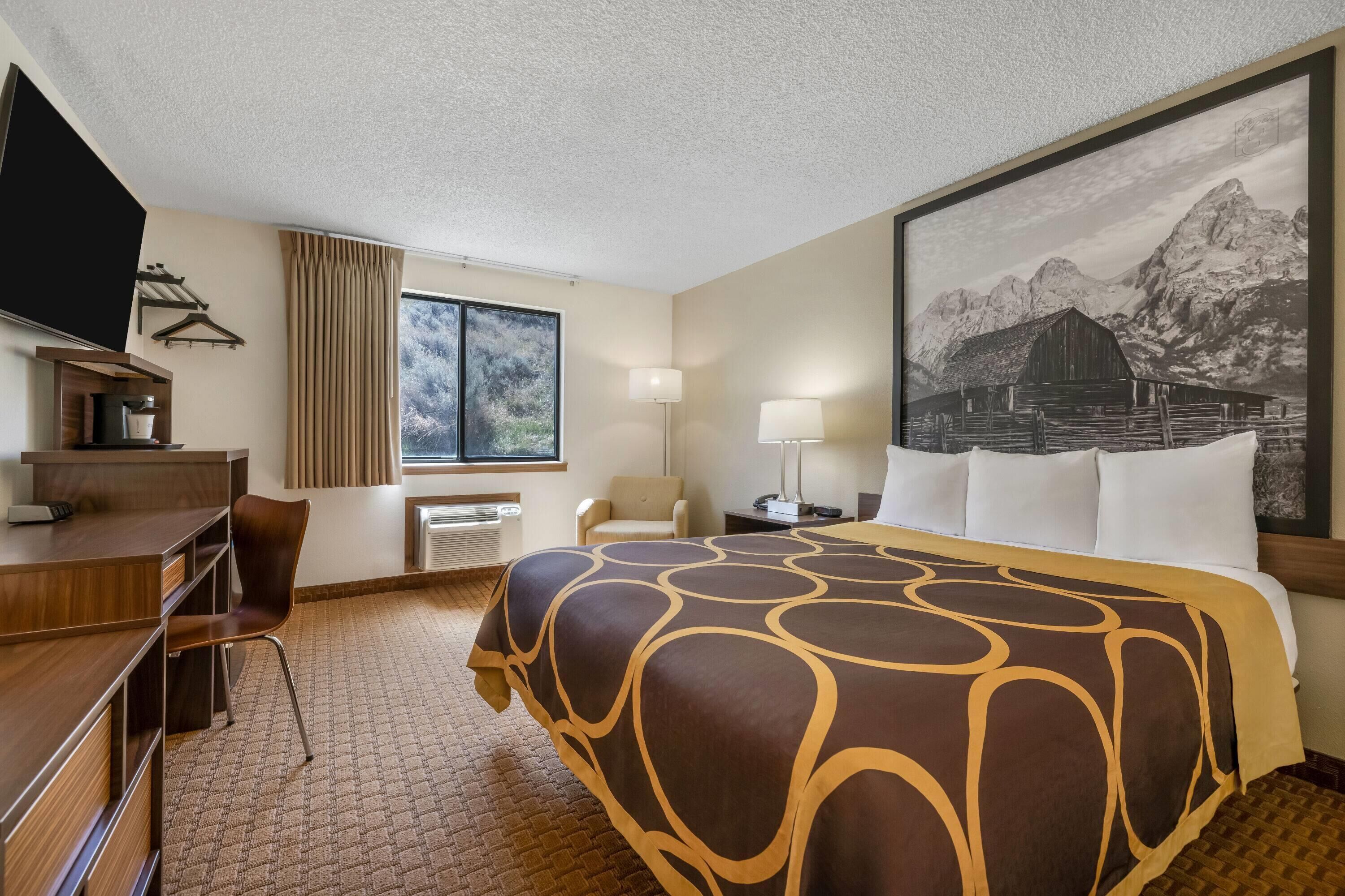 Room, 1 Queen Bed, Non Smoking | In-room safe, individually decorated, individually furnished, desk