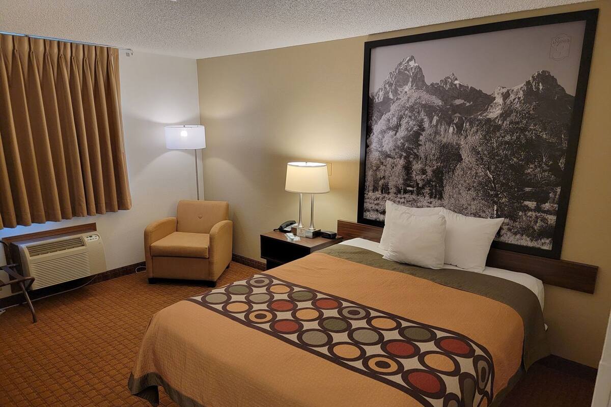 In-room safe, individually decorated, individually furnished, desk