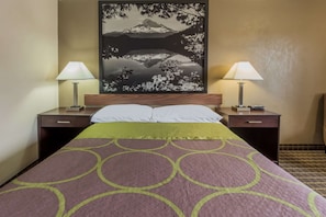 Desk, laptop workspace, iron/ironing board, free WiFi