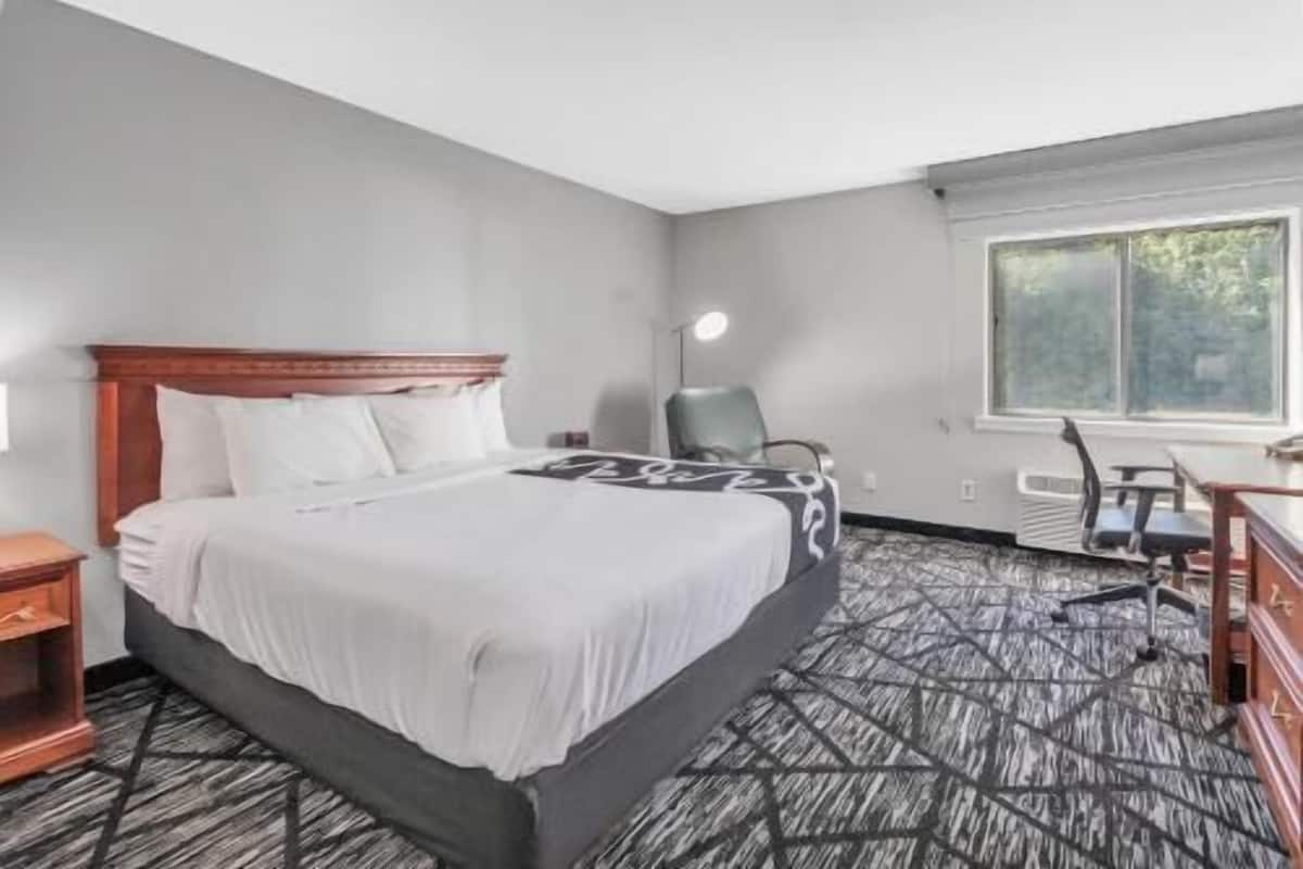 Premium bedding, desk, soundproofing, iron/ironing board