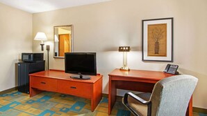 A hotel room with a desk, television, lamp, chair, and a framed picture on the wall. - La Quinta Inn & Suites by Wyndham Albuquerque Journal Ctr NW (Albuquerque)