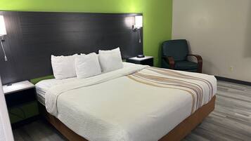 Habitación, 1 cama King size, para no fumadores | Escritorio, cortinas blackout y tabla de planchar con plancha