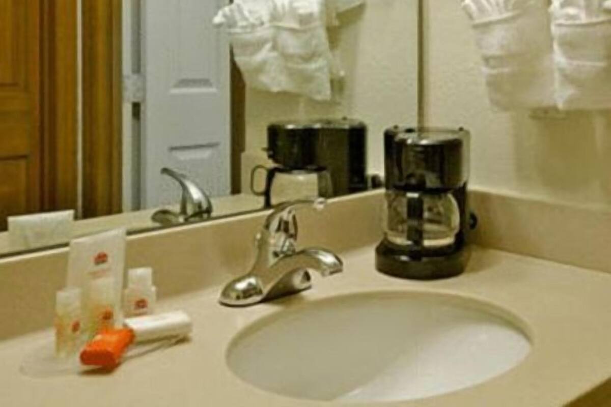 Separate tub and shower, hair dryer, towels