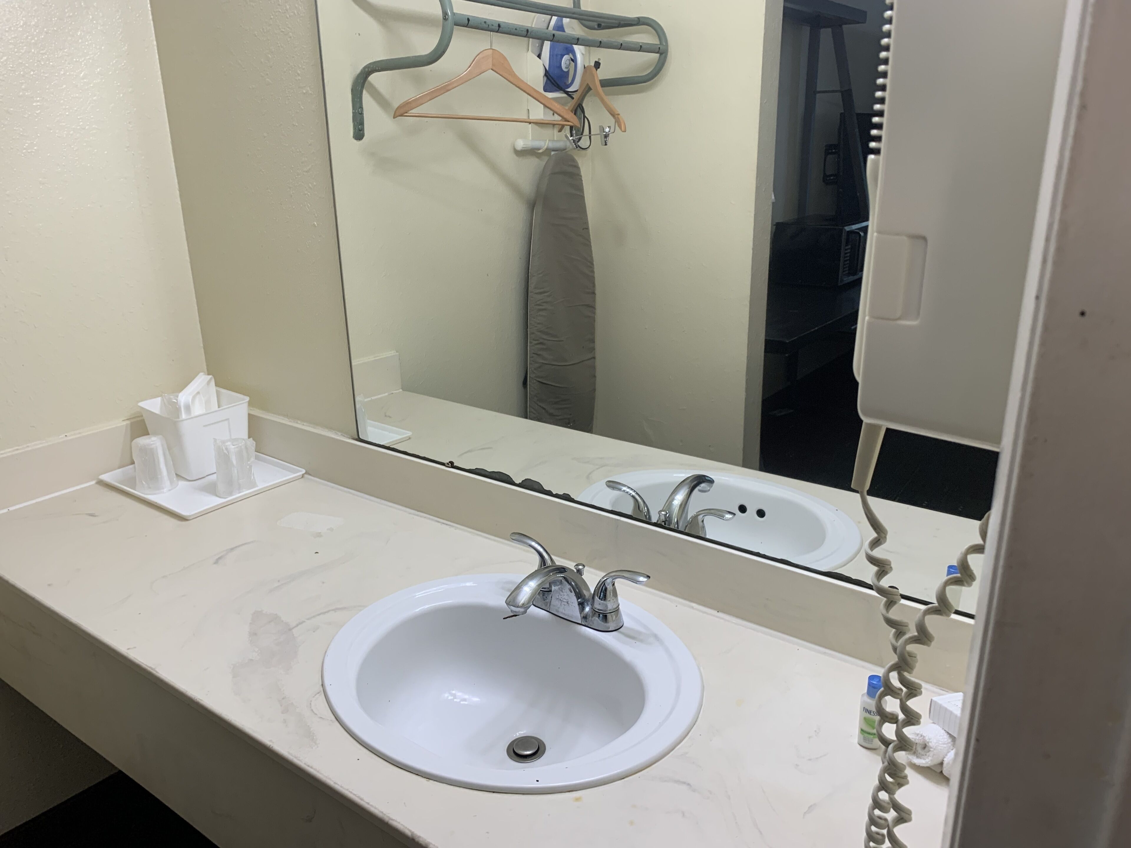 combined shower/bathtub, free toiletries, hair dryer, towels