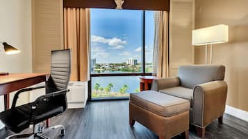 Standard Room, 1 King Bed, Non Smoking, Refrigerator & Microwave | Premium bedding, in-room safe, desk, laptop workspace