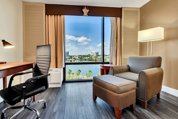 Premium bedding, in-room safe, desk, laptop workspace - Best Western Orlando Gateway Hotel (Orlando)