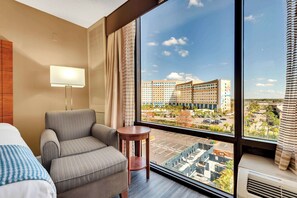 Premium bedding, in-room safe, desk, laptop workspace