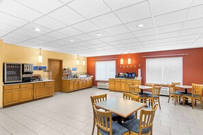 Free continental breakfast 