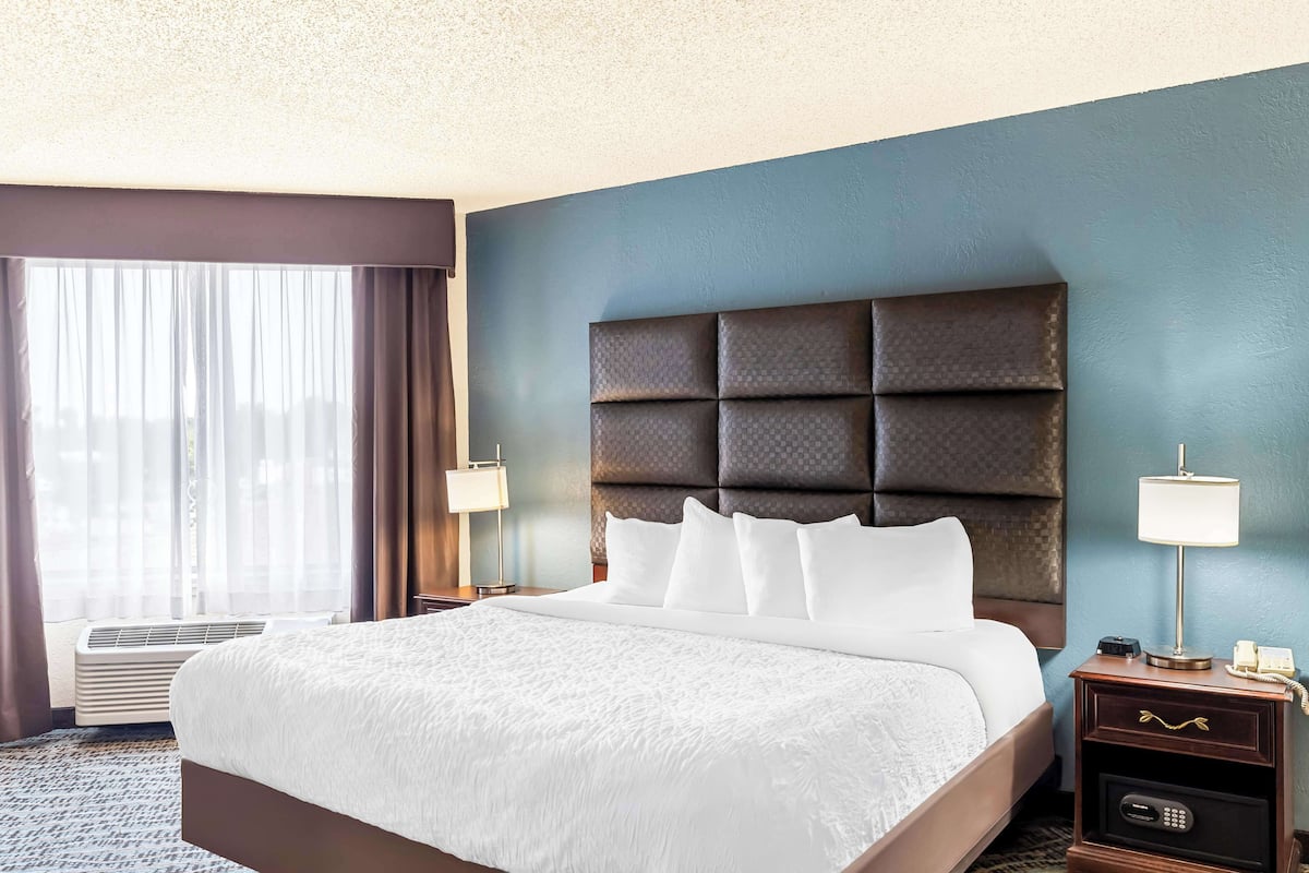 Pillow-top beds, in-room safe, desk, laptop workspace