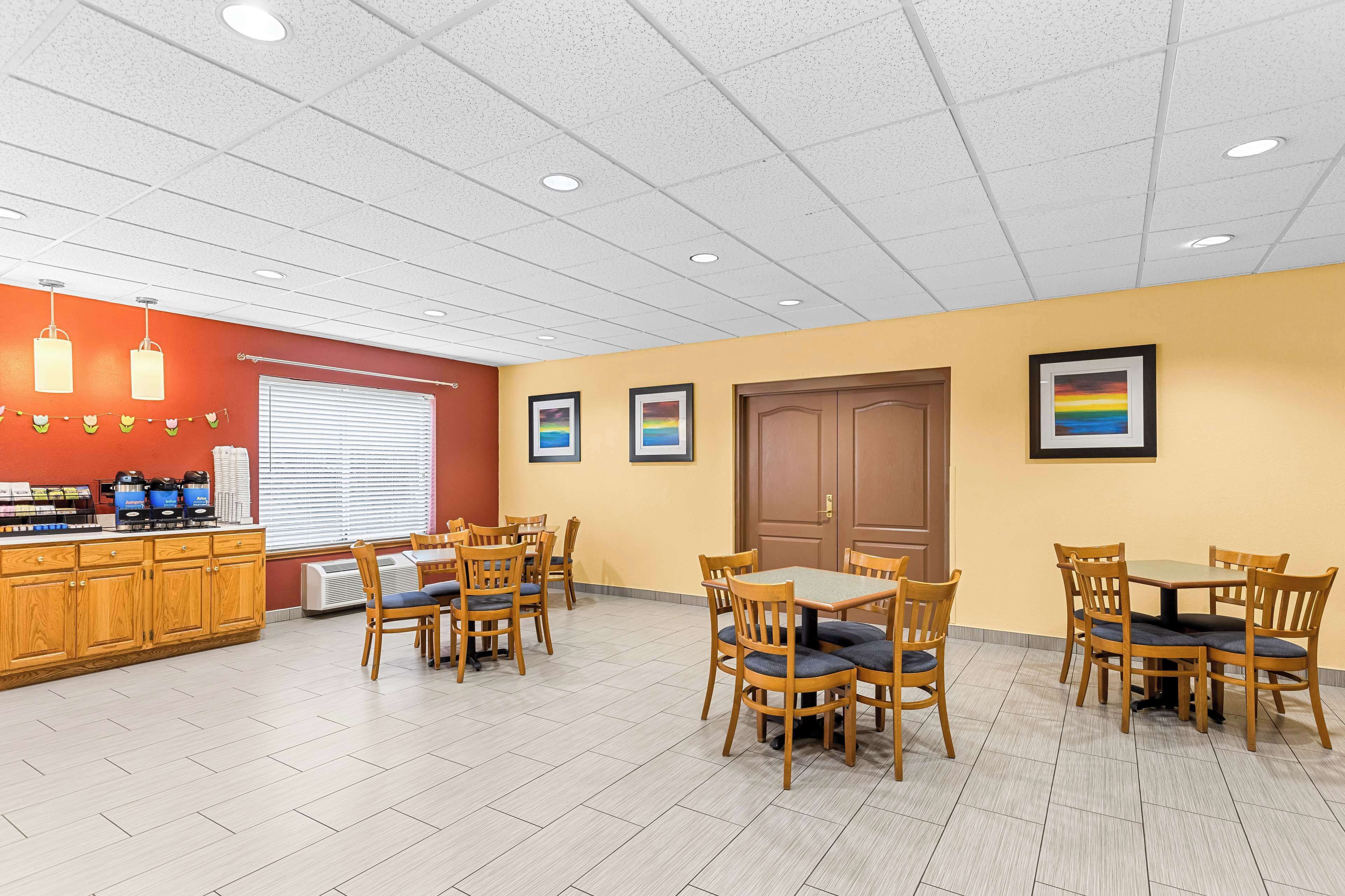 free continental breakfast