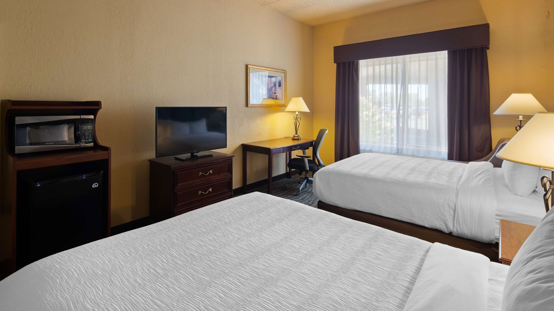 Pillowtop beds, in-room safe, desk, laptop workspace