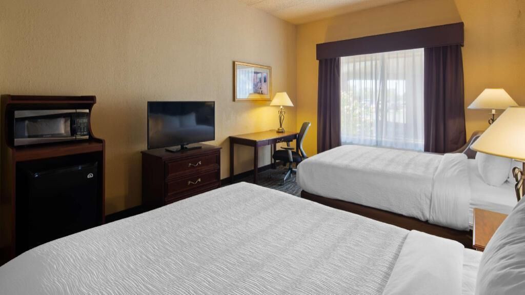 Pillowtop beds, in-room safe, desk, laptop workspace