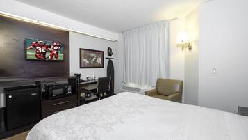 Deluxe Room, 1 Queen Bed, Accessible (Roll-In Shower, Smoke Free)