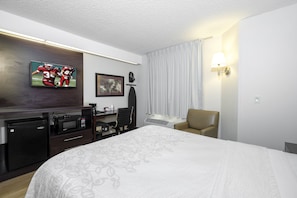 Deluxe Room, 1 Queen Bed, Accessible (Roll-In Shower, Smoke Free) | Desk, laptop workspace, blackout drapes, iron/ironing board - Red Roof Inn PLUS+ Palm Coast (Palm Coast)