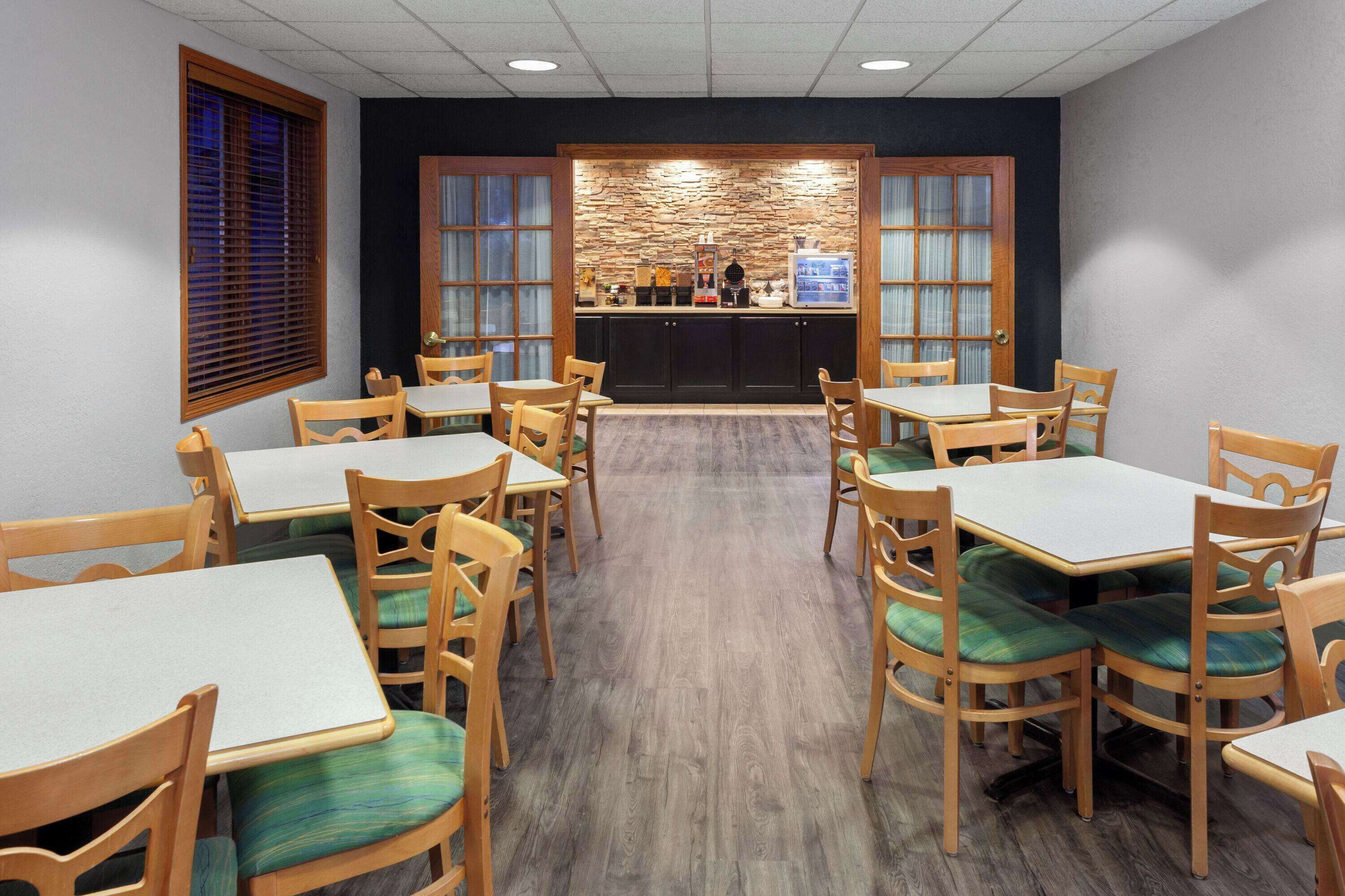 free daily continental breakfast