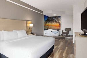 Deluxe Suite, 1 Bedroom, Non Smoking (Efficiency) | Jetted tub