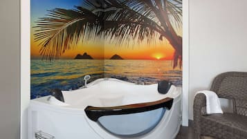 Deluxe Suite, 1 Bedroom, Non Smoking (Efficiency) | Jetted tub