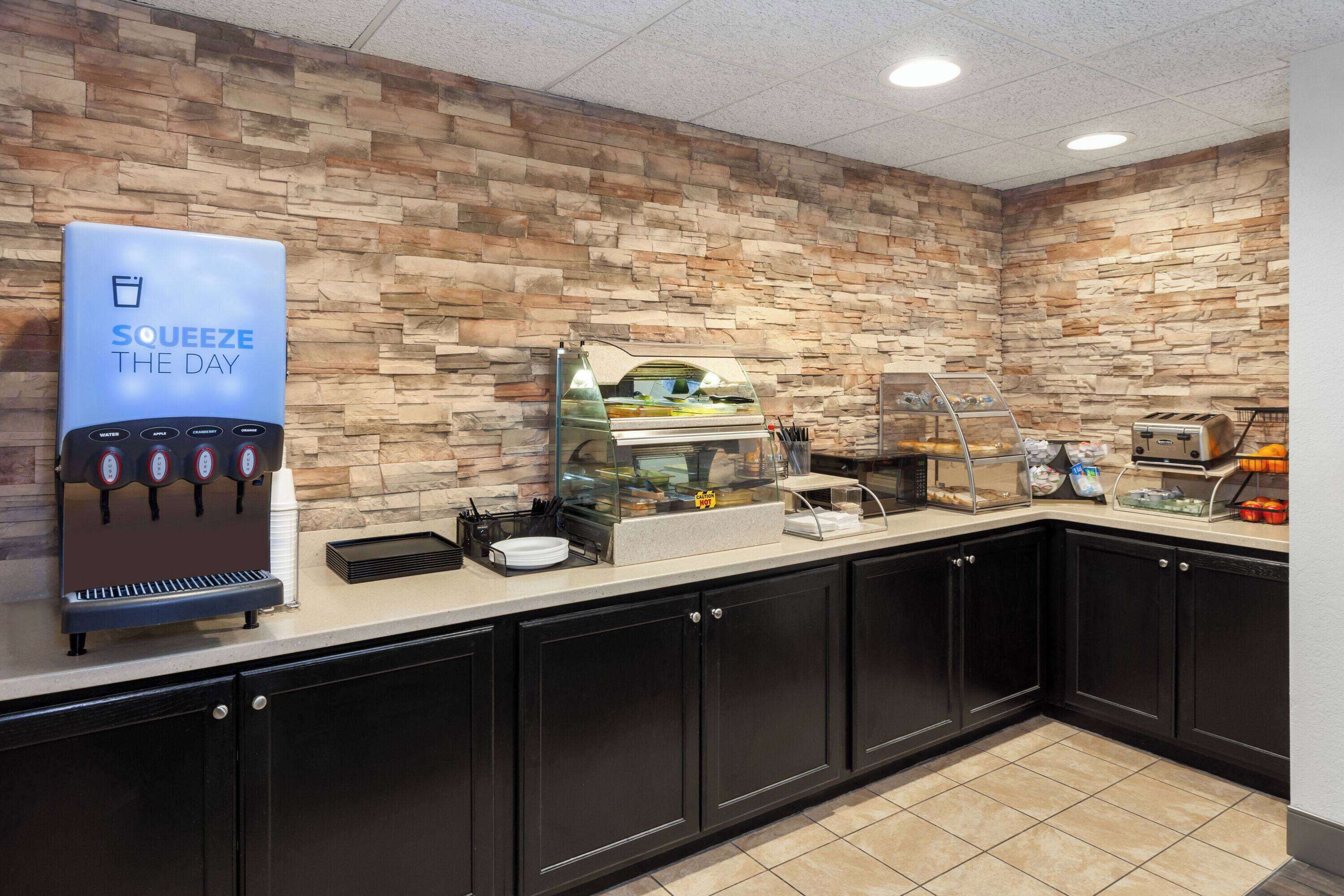 free daily continental breakfast