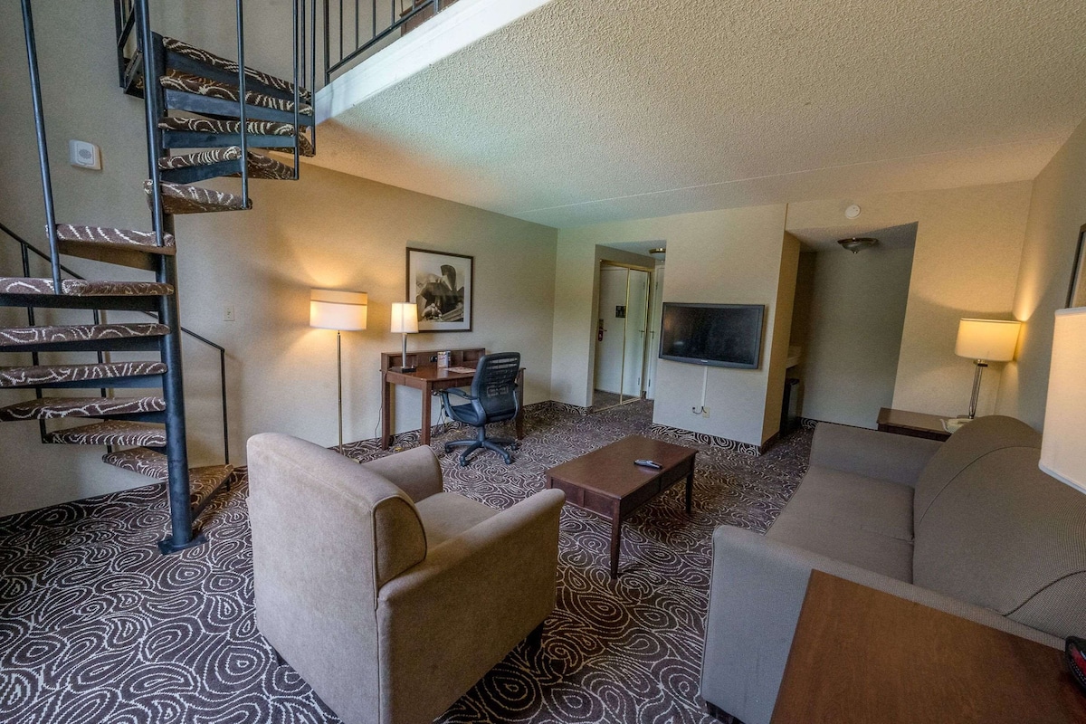 Suite, 1 King Bed with Sofa bed (Coast Townhouse Loft Suite)