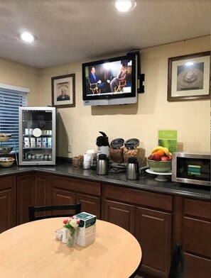 Free daily full breakfast 