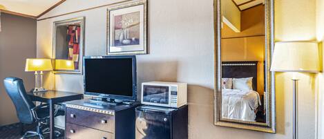 In-room safe, desk, iron/ironing board, free WiFi