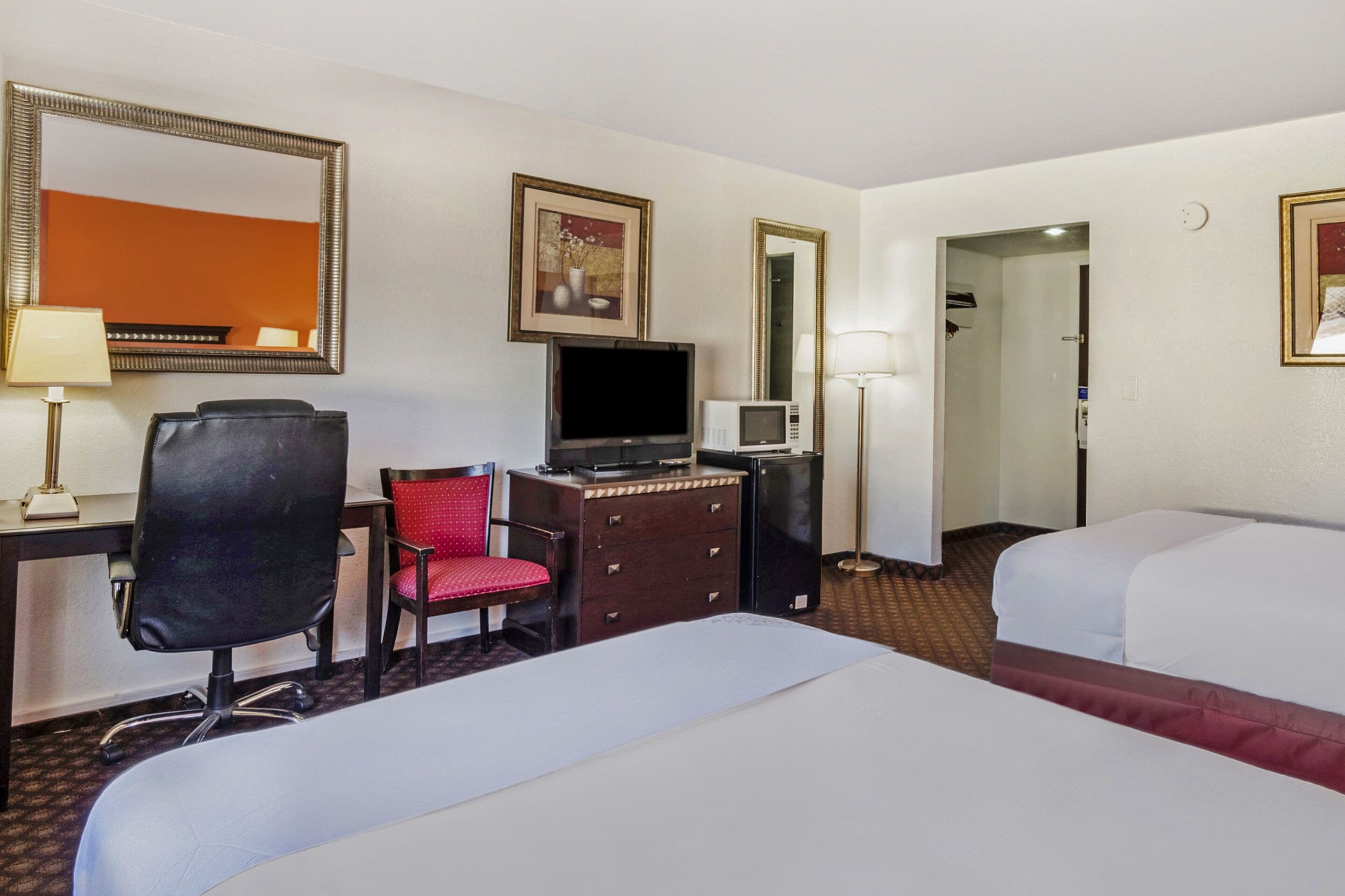 In-room safe, desk, iron/ironing board, free WiFi