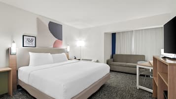 Habitación, 1 cama King size y sofá cama | Ropa de cama de alta calidad y decoración personalizada