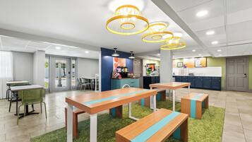 Free daily continental breakfast