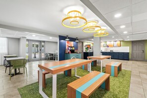 Free daily continental breakfast  - Spark by Hilton Chattanooga Downtown (Chattanooga)