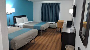 Muebles diferentes, wifi gratis y ropa de cama