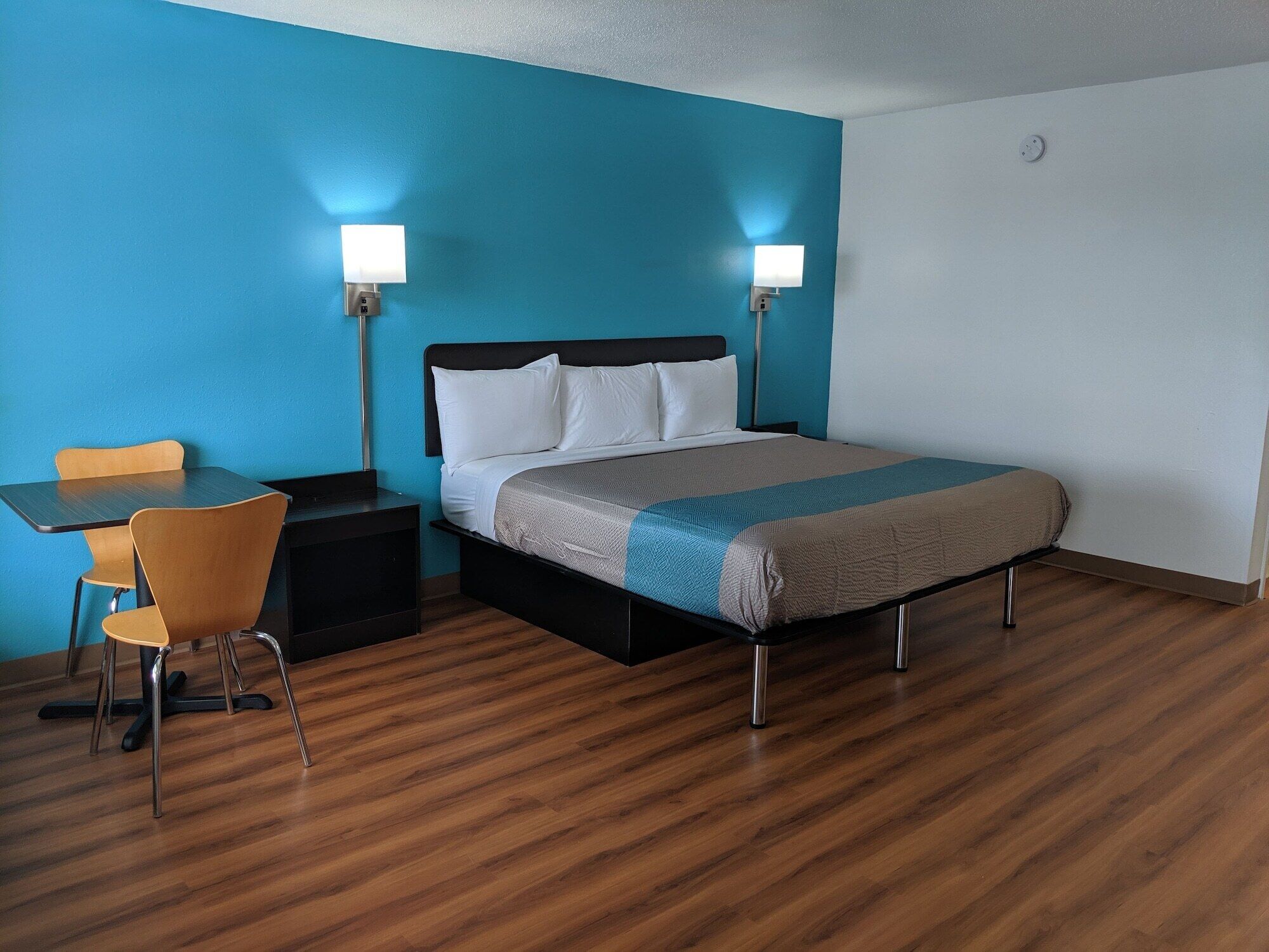 WiFi (free), individually furnished, bed sheets