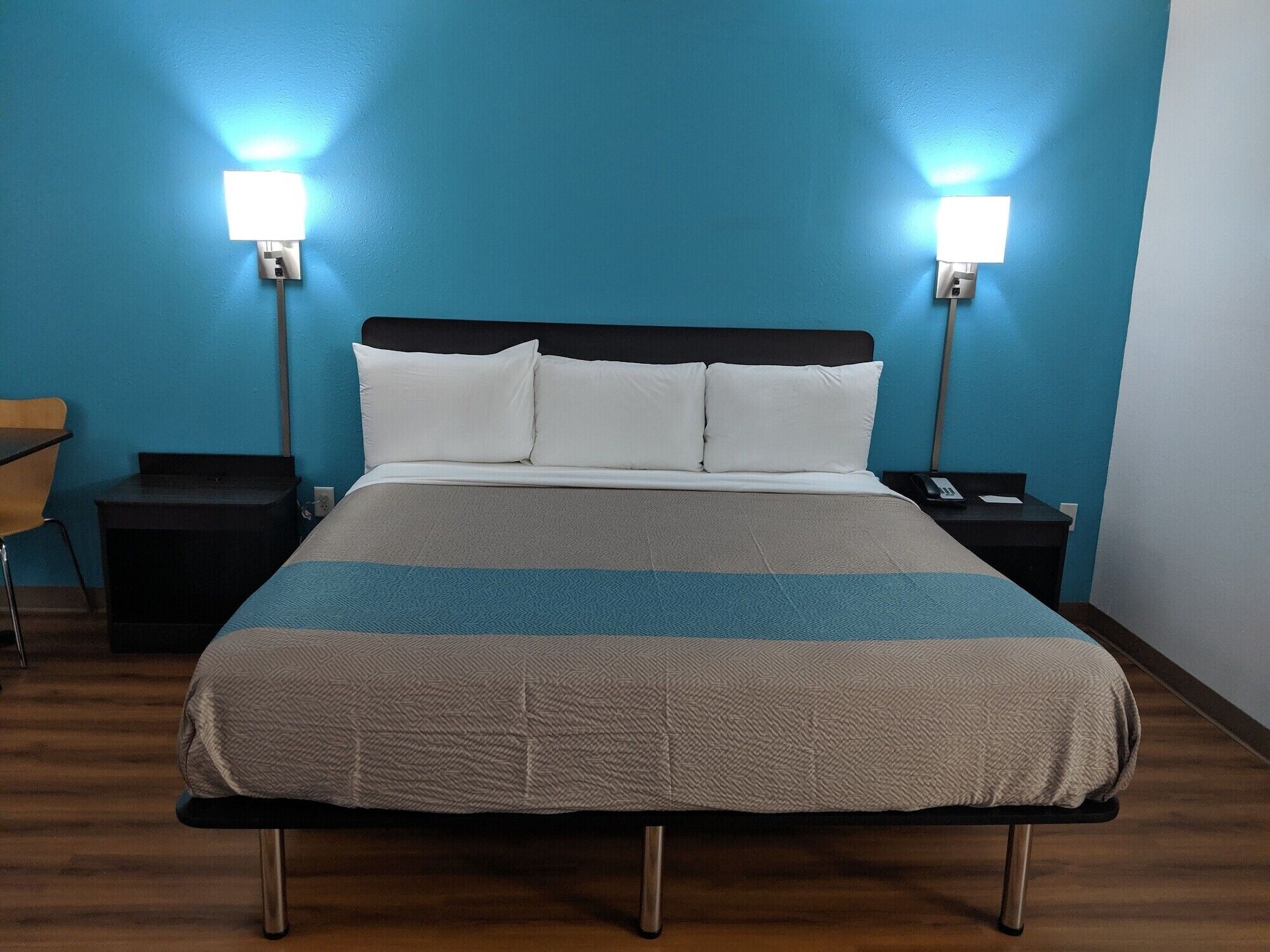 Ameublement unique, accès au Wi-Fi (inclus), literie fournie