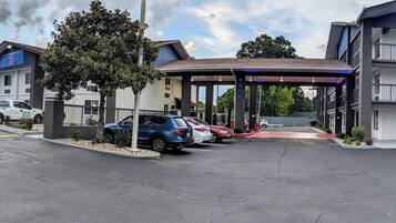 Vista frontal de la propiedad