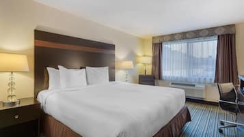 Camera Standard, 1 letto king, accessibile ai disabili, vasca da bagno | Una cassaforte in camera, una scrivania, postazione laptop