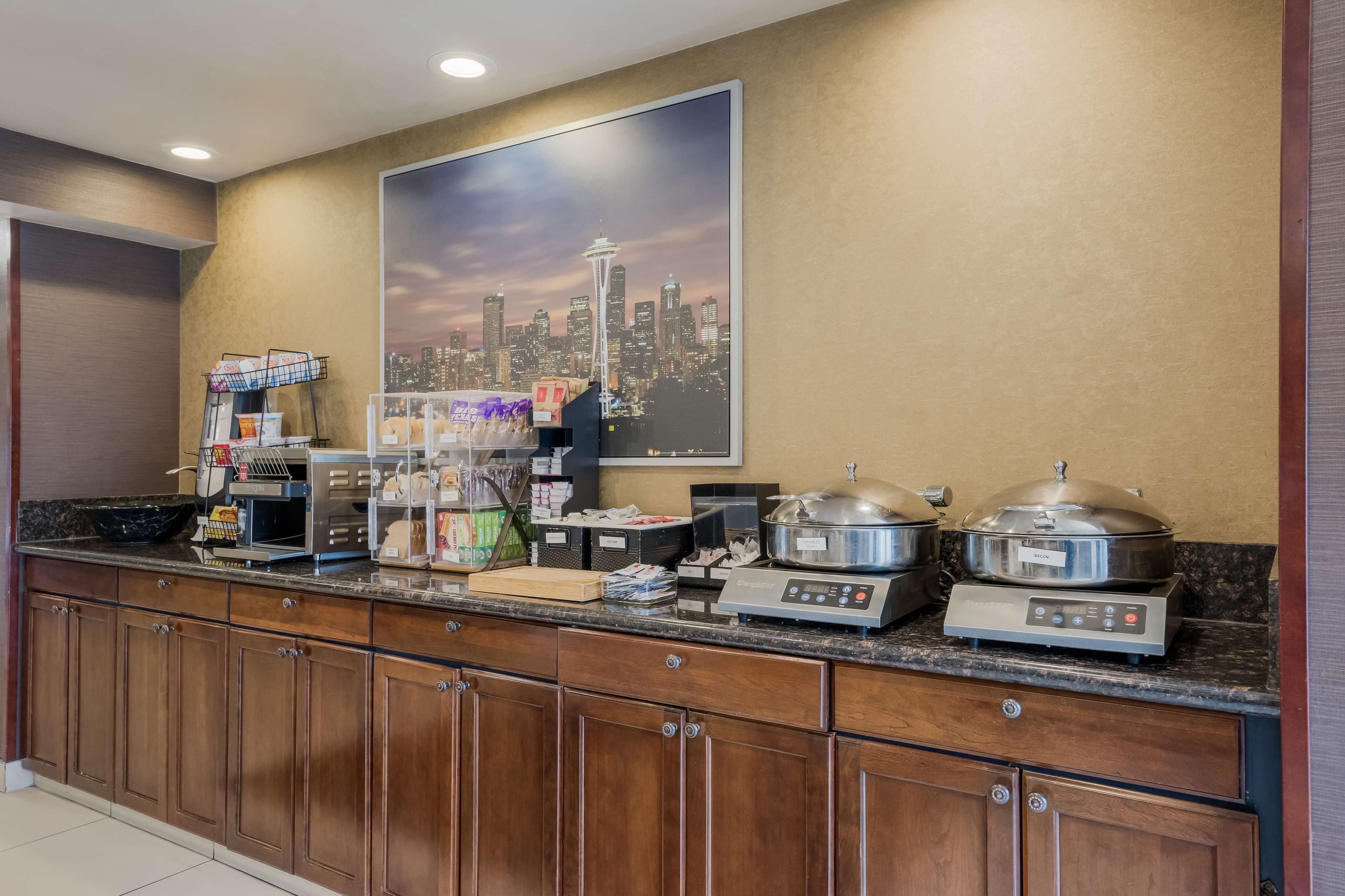 free daily continental breakfast