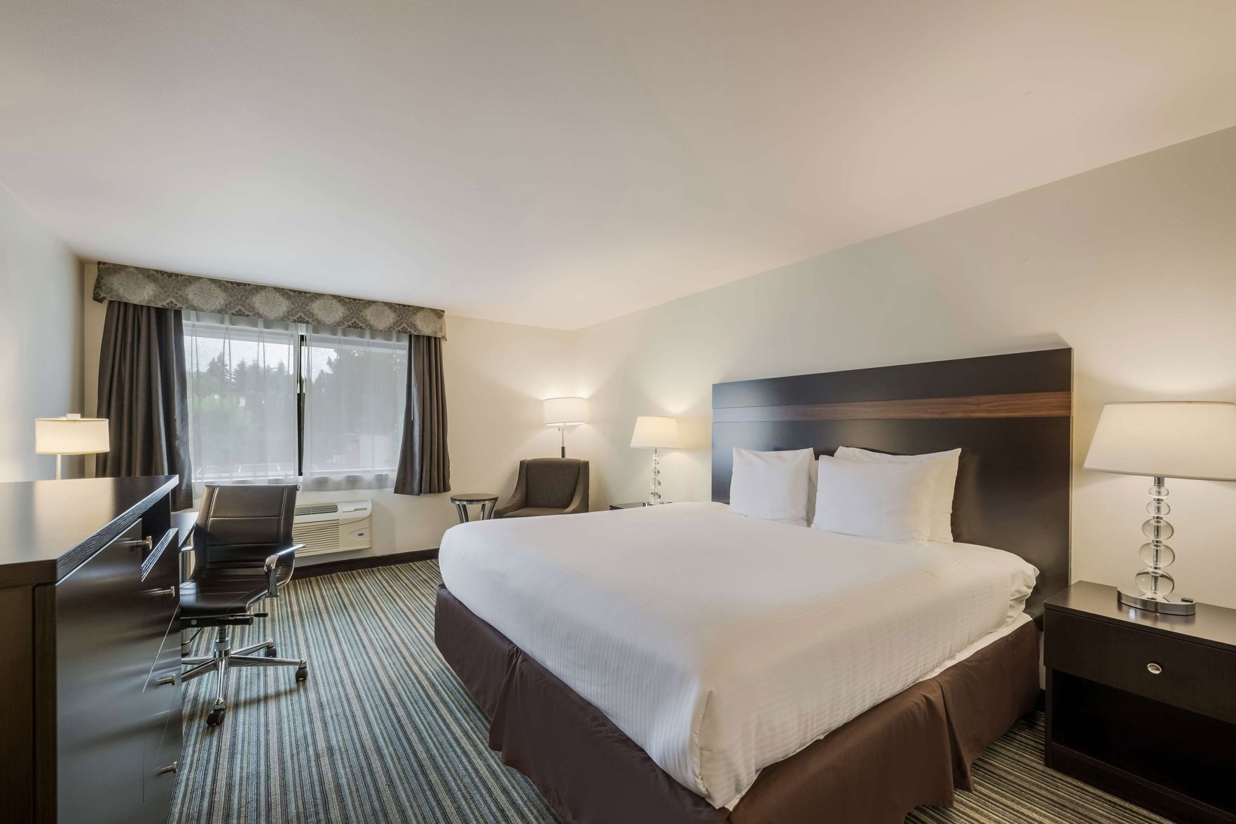 In-room safe, desk, laptop workspace, iron/ironing board