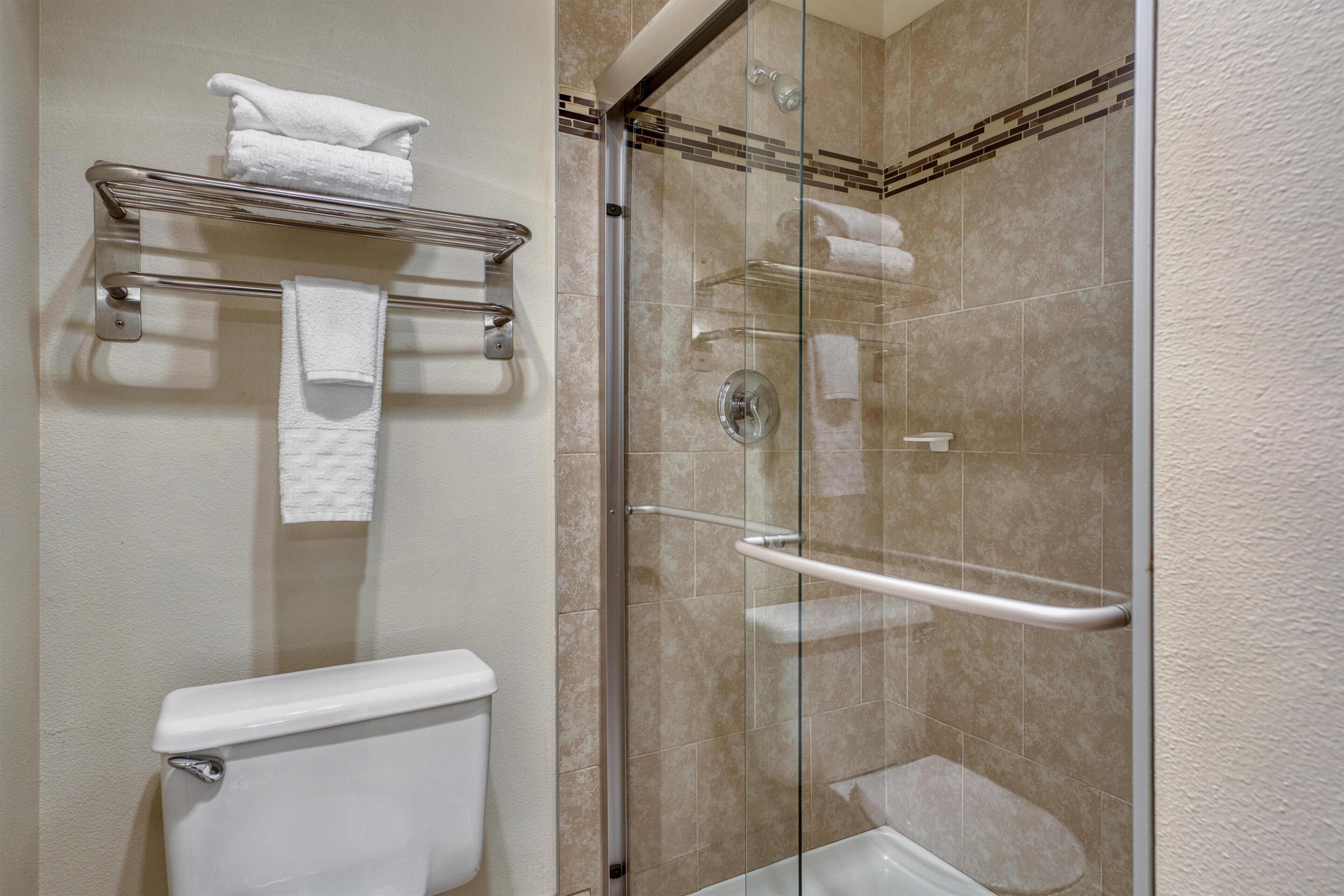 Standardzimmer, 1 King-Bett, Nichtraucher, Whirlpool | Badezimmer | Duschwanne, kostenlose Toilettenartikel, Haartrockner, Handtücher