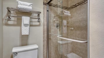 Standardzimmer, 1 King-Bett, Nichtraucher, Whirlpool | Badezimmer | Duschwanne, kostenlose Toilettenartikel, Haartrockner, Handtücher