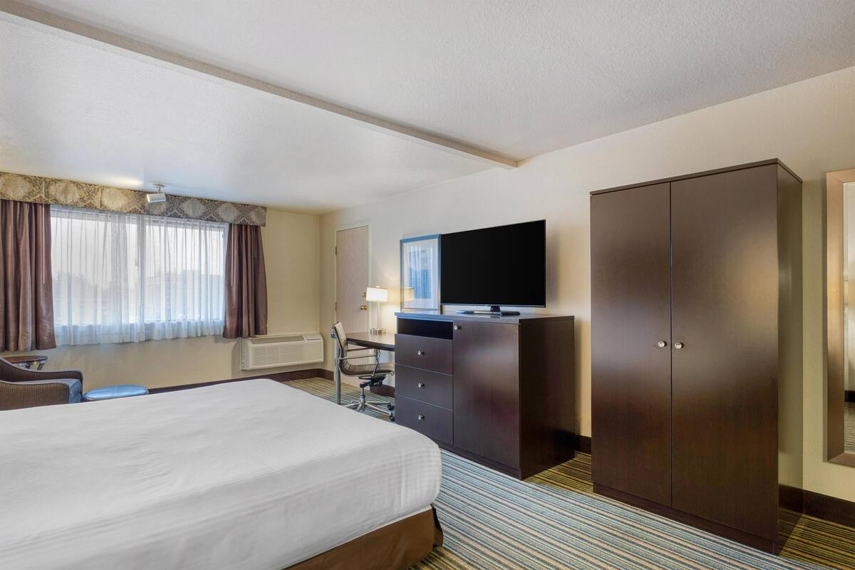 In-room safe, desk, laptop workspace, iron/ironing board
