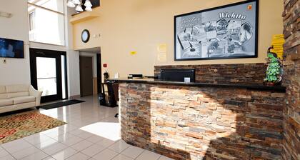 Super 8 by Wyndham Wichita Airport