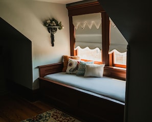 Suite (Art Deco) | In-room safe, individually decorated, individually furnished