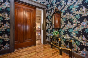 Suite (John O'Day) | In-room safe, individually decorated, individually furnished